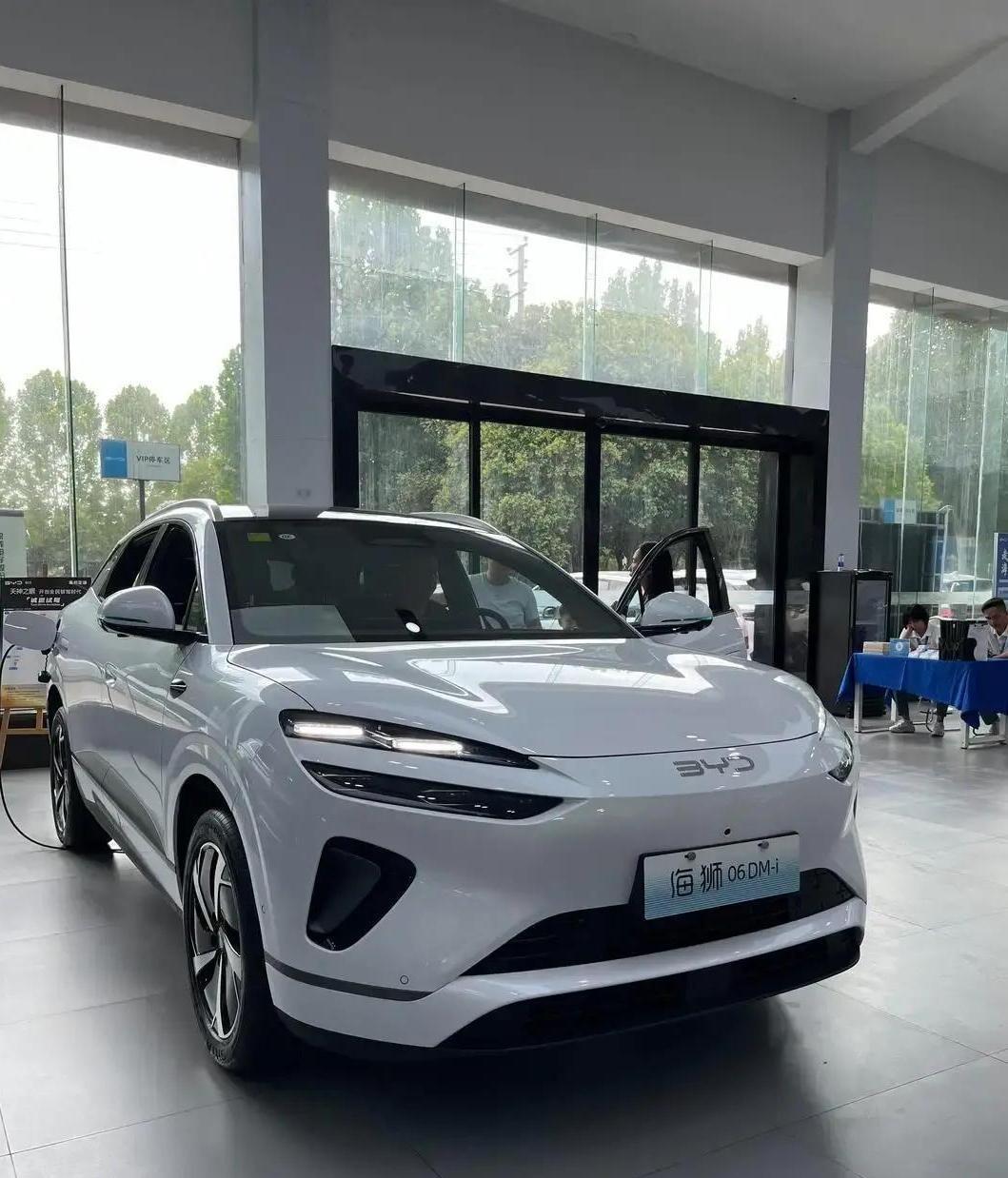 我开了十几年车，强烈建议：一、高速上不要超过限速的20%，安全第一，不要开斗气