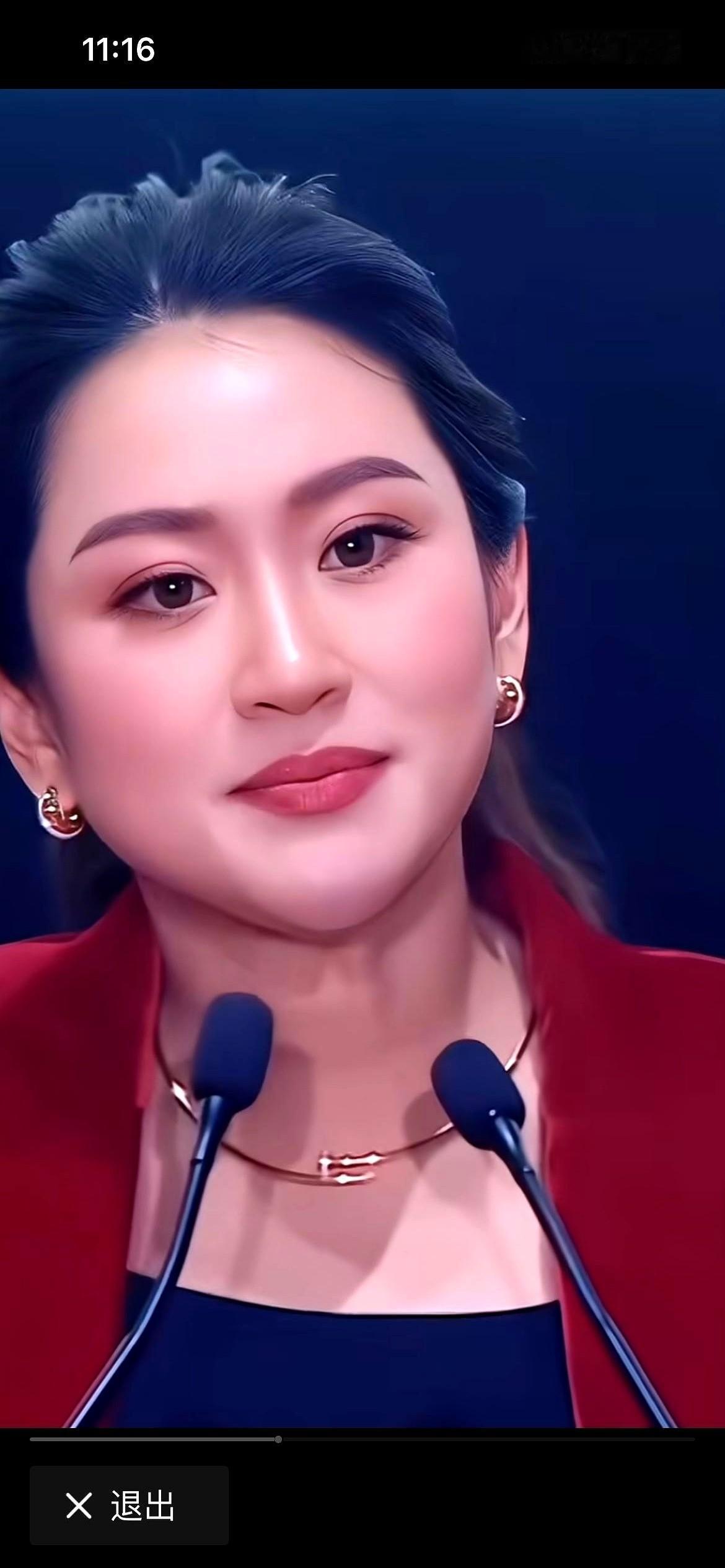 泰王这次来，带的人，比他说的话有意思多了。王后和外长跟着，正常。但把那个“代理