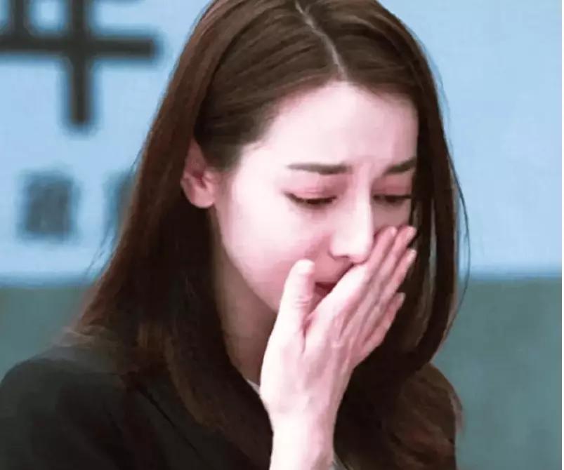 上流的成功人士以能玩几个顶流女星成为时尚。女明星能成为顶流得去陪玩陪睡。就说关晓