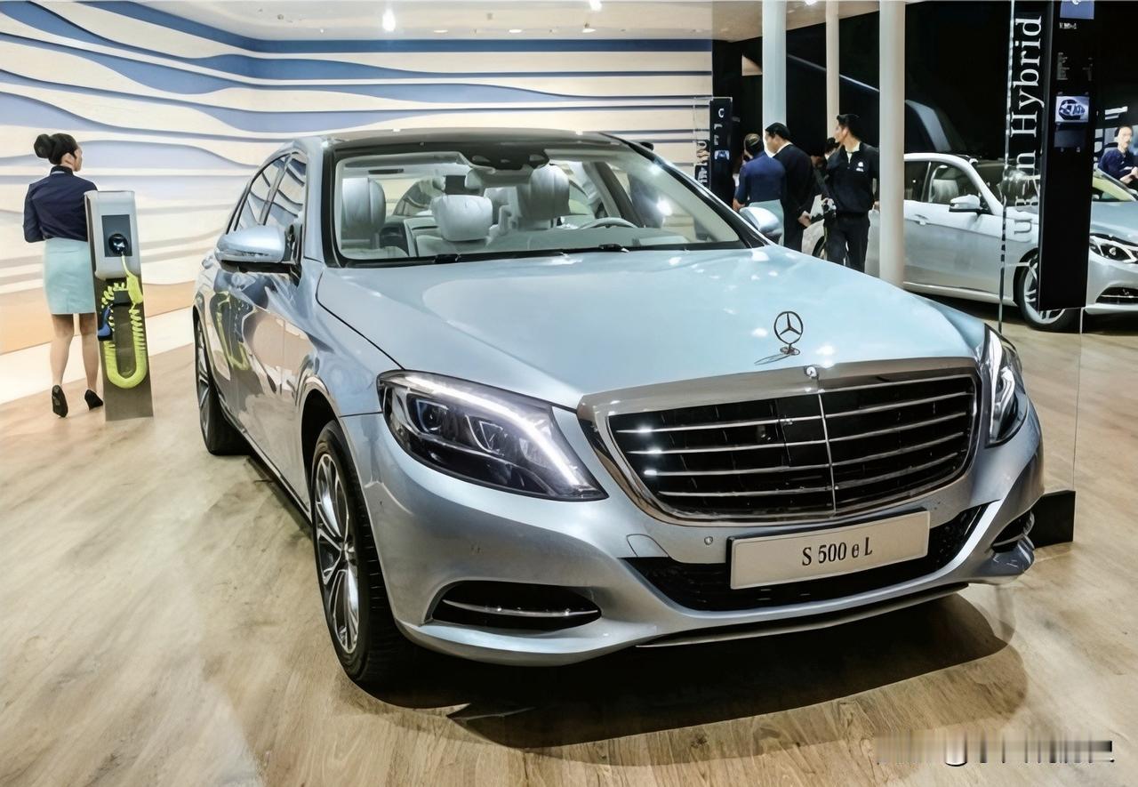 奔驰S500eL——插电式混动版百公里综合油耗:2.8L作为这段时间最炙手可