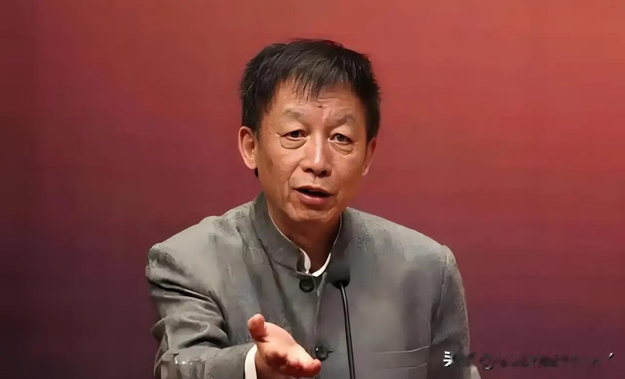 喊着风能进国王不能进的易中天，如今怎么就成了网友眼中的笑话？多年前，他用这