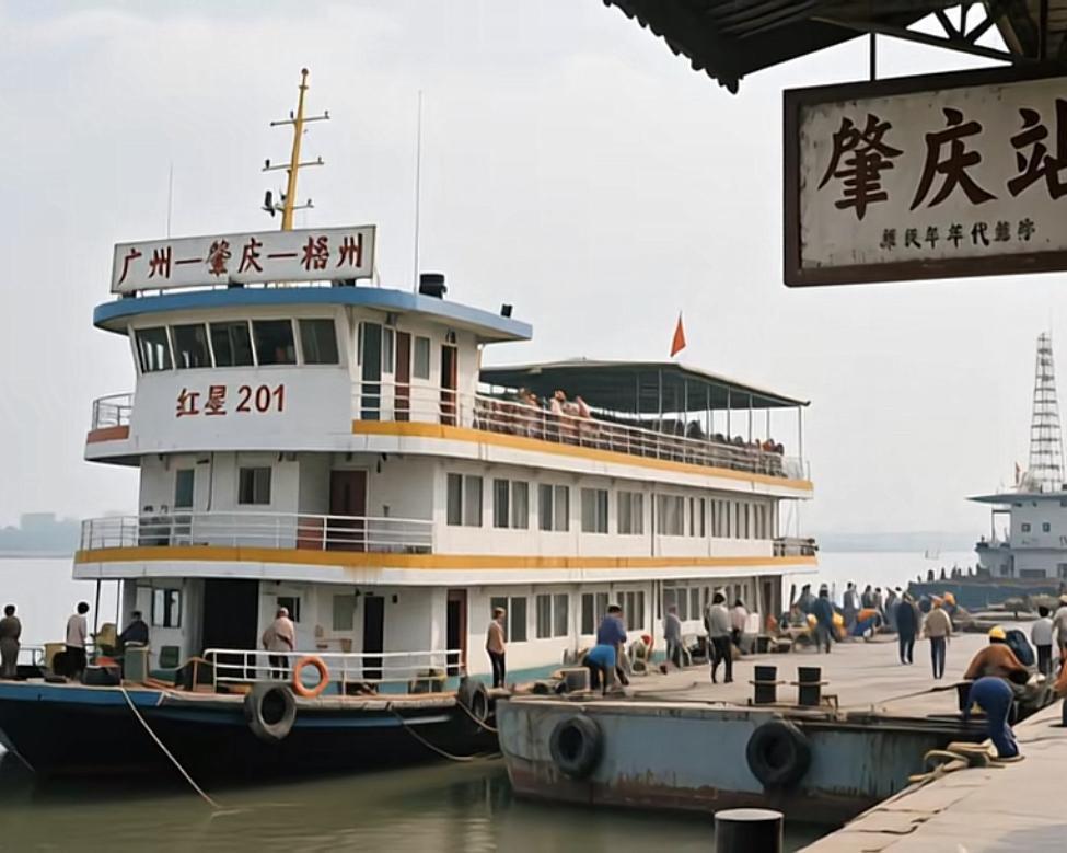 80年代，广东的红星号，飞跃号，曝光号客轮才是两广水上交通的主力！无论远近，广西