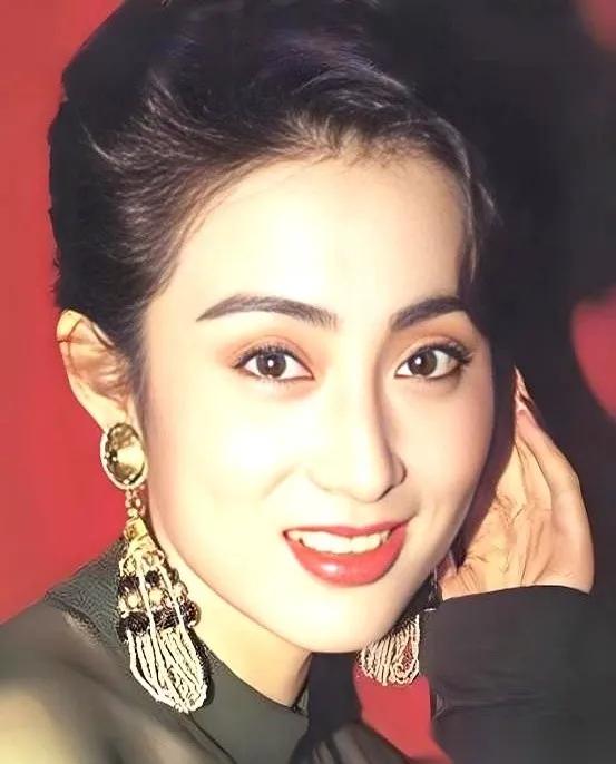 张敏的人生，远比她演的赵敏更飒更清醒！跟向华胜提分手的那一刻