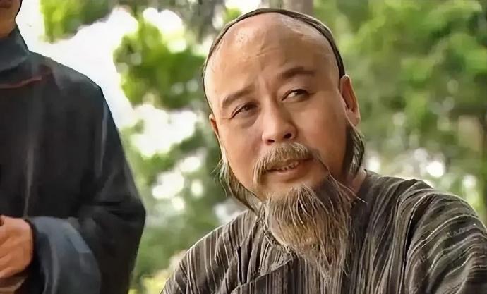 吴三桂手底下有个能人叫刘玄初。刘玄初告诉吴三桂，你不要追杀永历，这叫养寇自重，吴