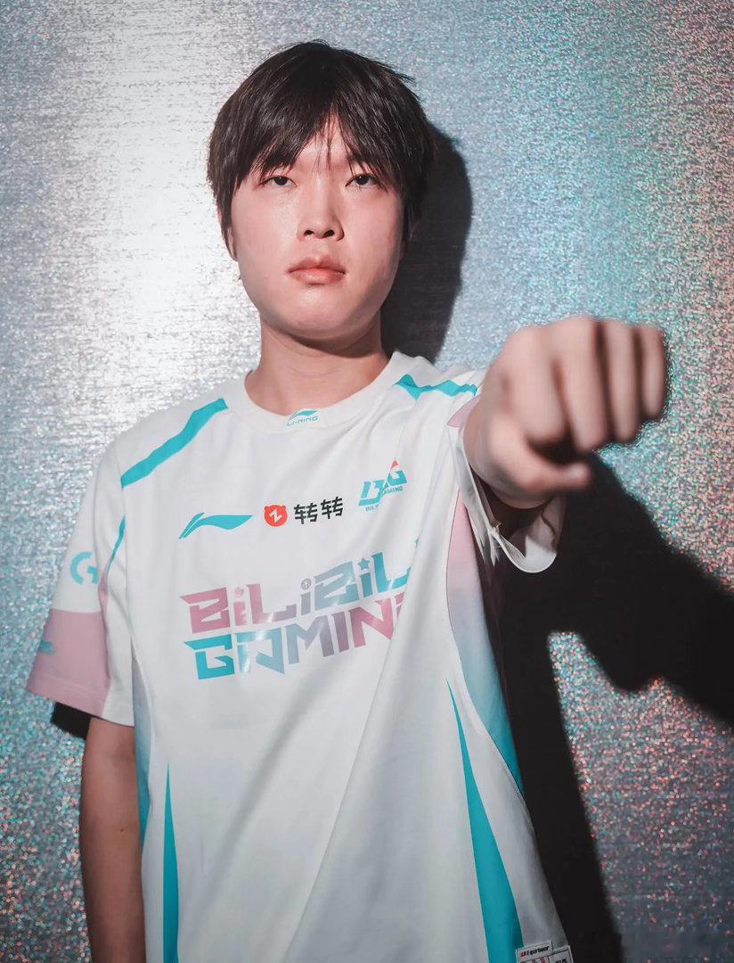 Bin哥依旧是世子上Bin世一上人设争议