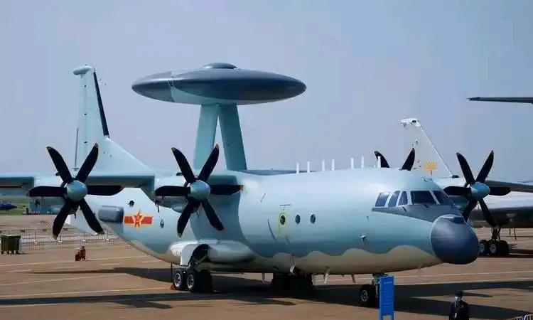 如何评价“空警”500预警机呢！“雷达全球顶尖，平台却拖了后腿”。“空警”500