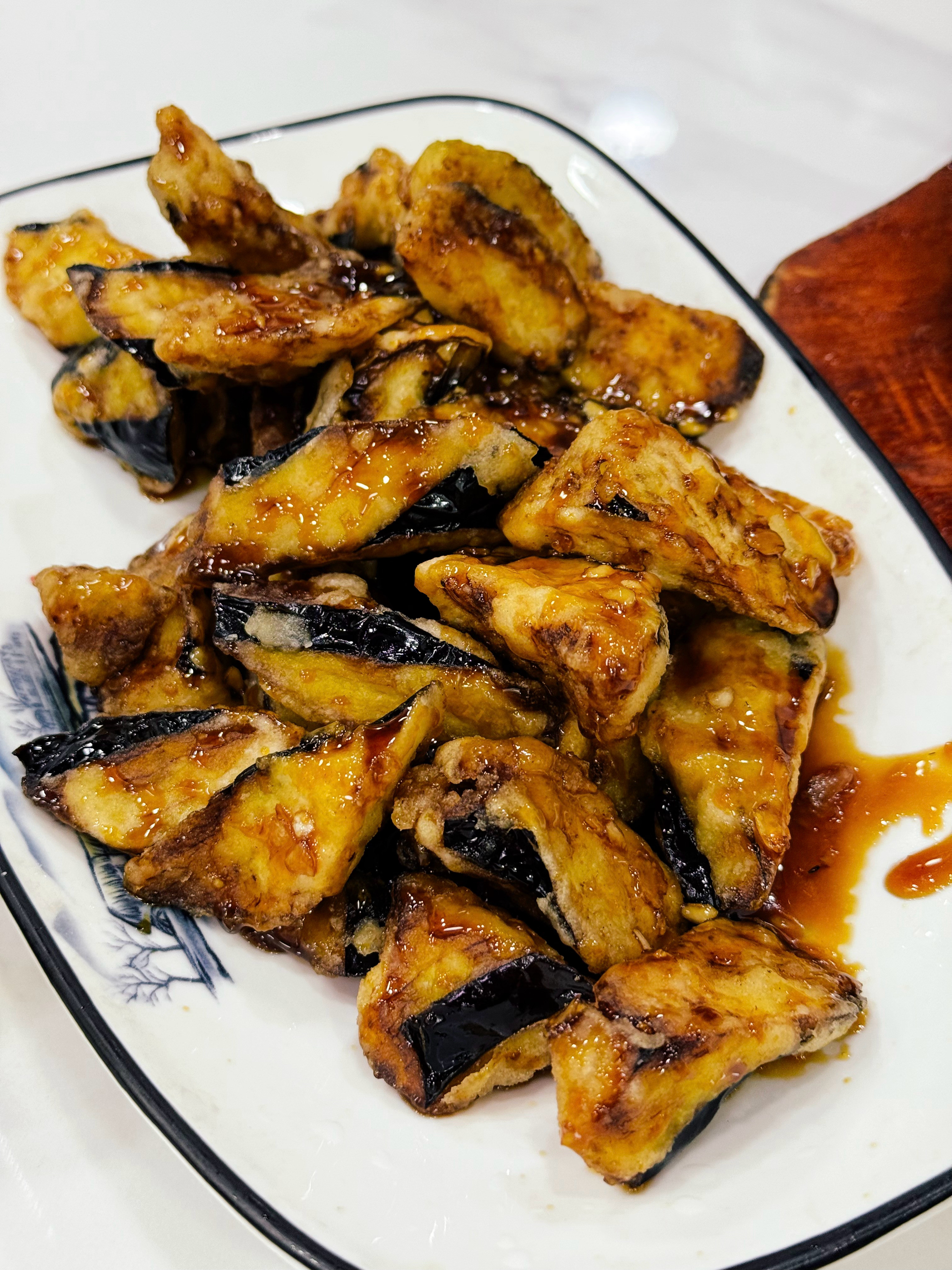 回北京的第一天，瘾犯了……图一的锅包茄子图二的锅包肉图三的海肠捞饭图四的炙烤焦糖