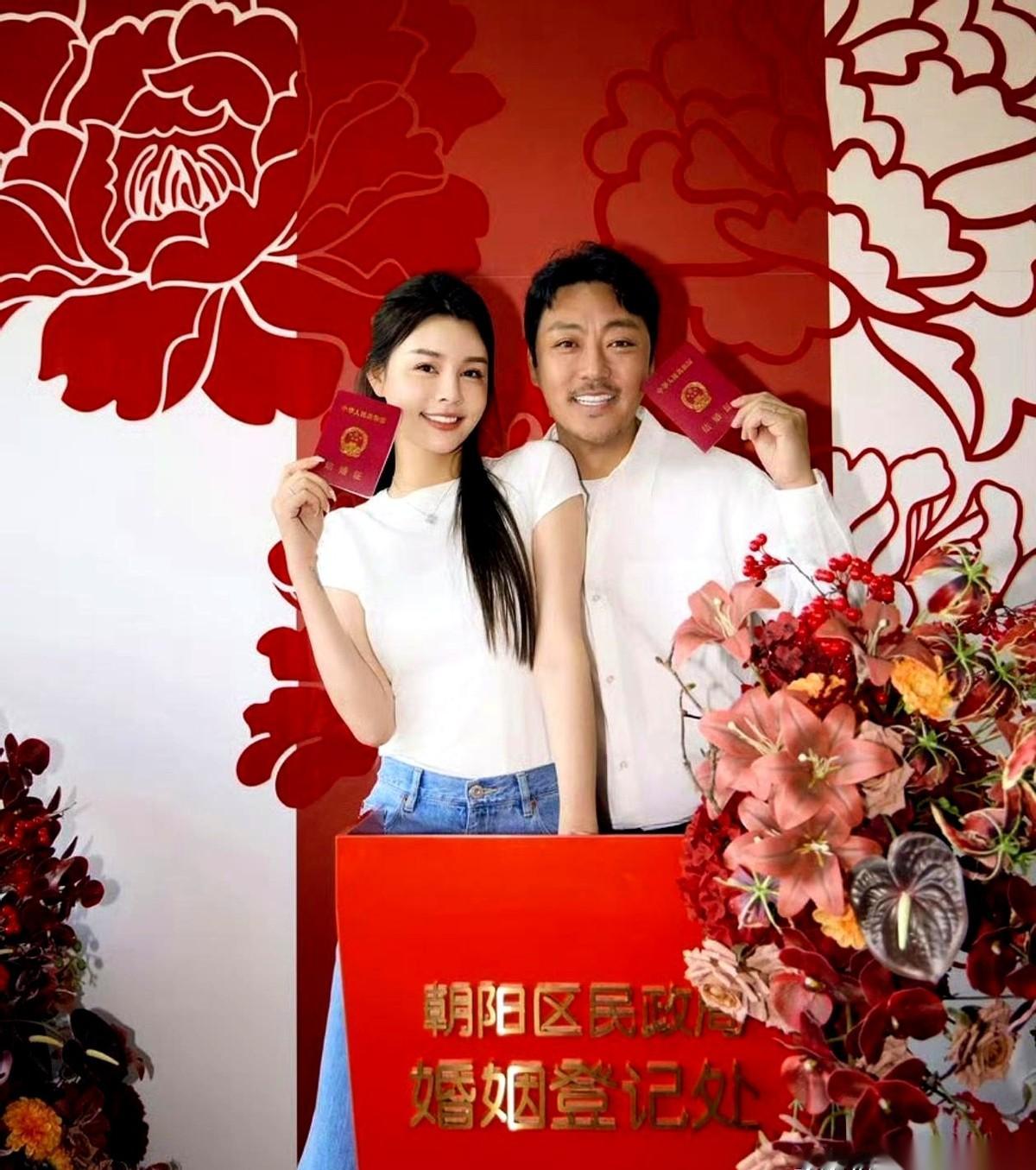 《大江大河》里最硬的汉子寻建祥，那个能为兄弟两肋插刀的家伙，悄没声儿的，就把婚结