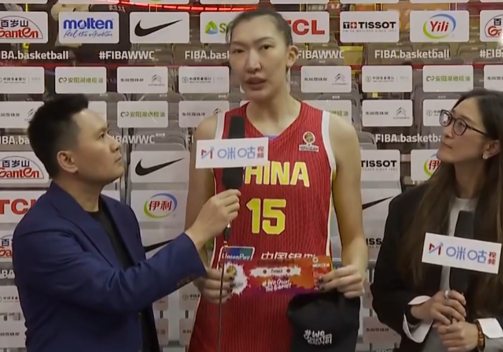 中国女篮战胜捷克女篮提前获得柏林世界杯门票，韩旭赛后接受采访说道：“这是新一届的