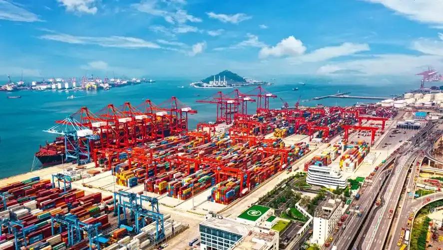 深圳外贸一骑绝尘，上海还能看到尾灯吗？据海关统计，2026年前7个月，上海和深