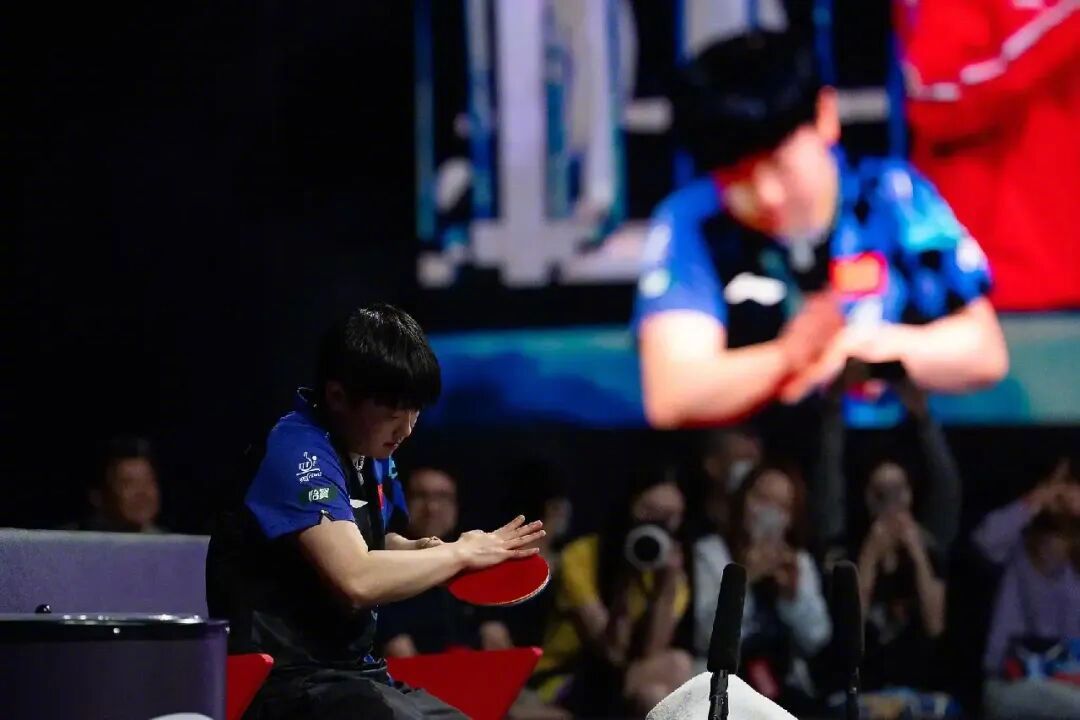 【媒体评： 8月2日，WTT世界乒联发布了一则简短公告：“孙颖莎因伤退...