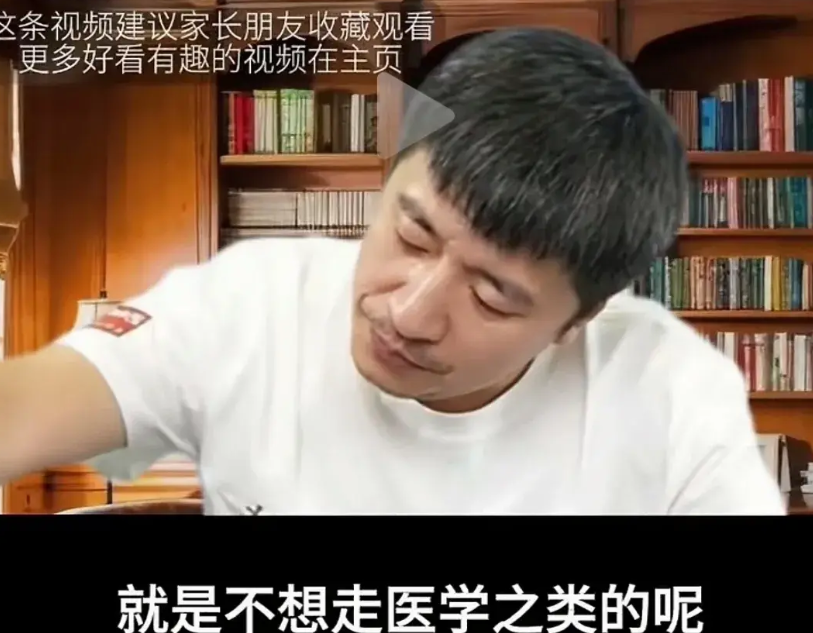 特别讨厌张雪峰对低分段孩子的敷衍！女孩子考400来分，问他报什么专业好？他说护理