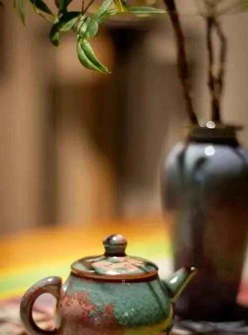 莫言曾说：“真正的强大不是对抗，而是允许发生。允许遗憾、愚蠢、丑恶、虚伪、允许付