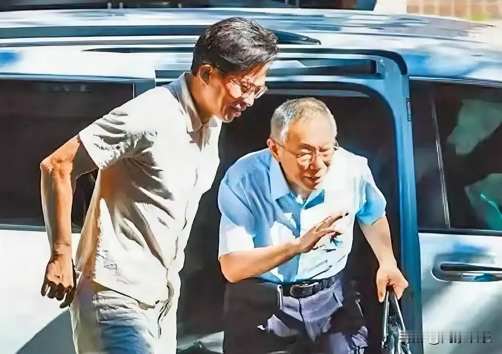 黄国昌和柯文哲彻底决裂！黄国昌今天在新北市召开记者会，他表示绝对不可能跟绿营合