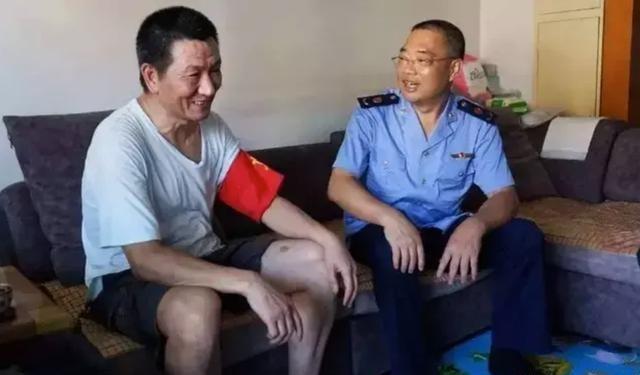 1985年老山战场上，解放军战士杨启良歼敌18人，转业后却遭地方恶霸刁难，他大怒
