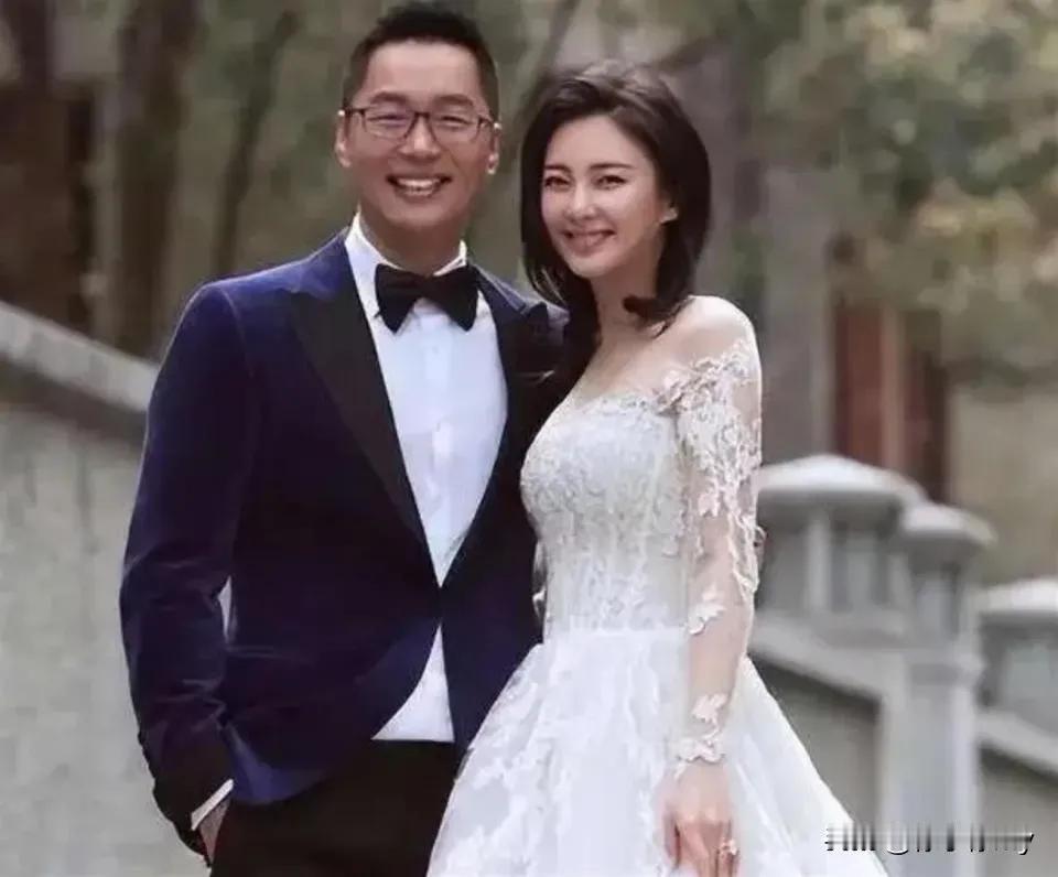 张雨绮到底有多“虎”？居然和每一任都打过架！[捂脸哭][捂脸哭][捂脸哭]1.和