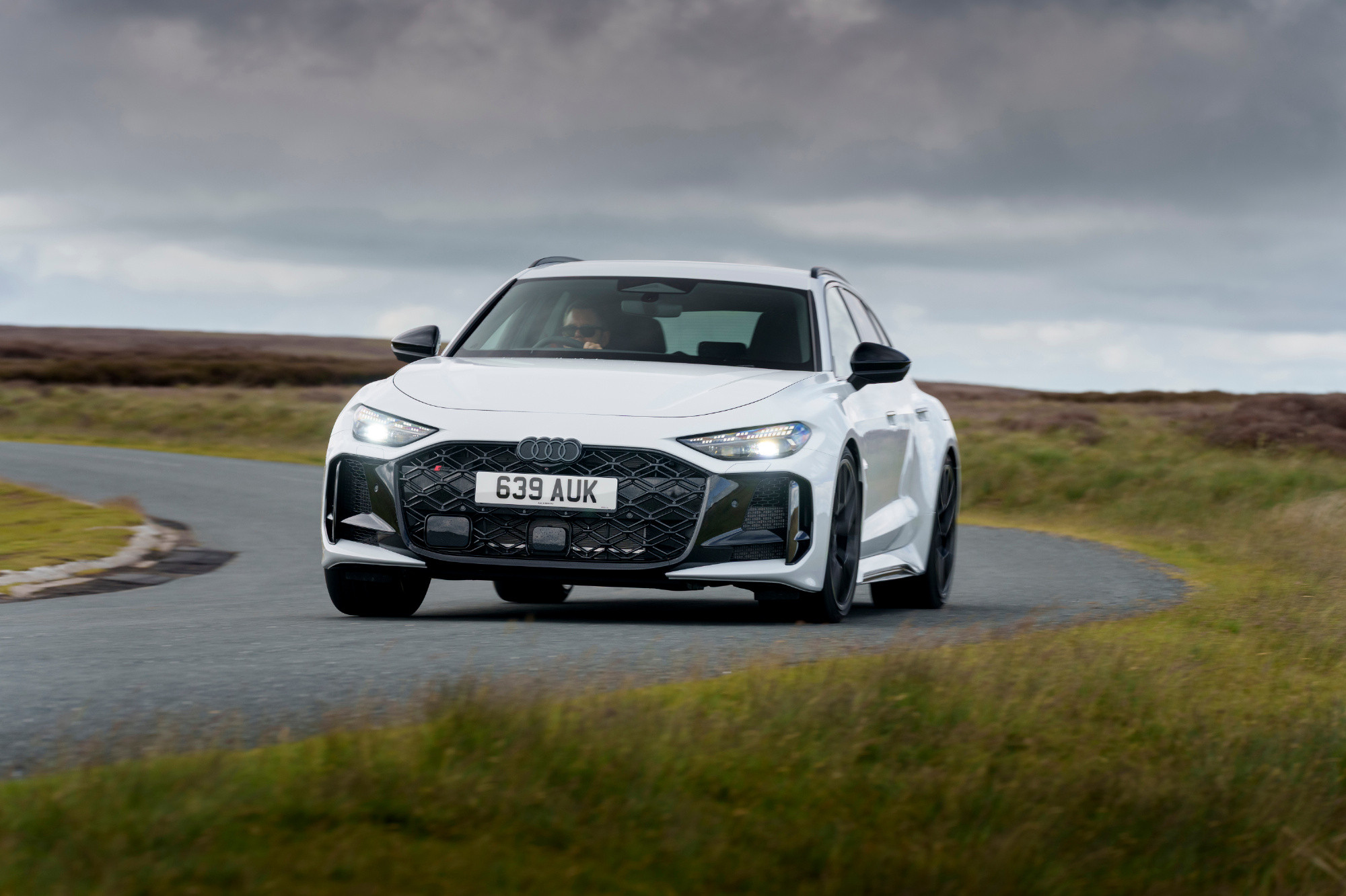 Audi RS5 Avant  搭载升级版 2.9L  V6 双涡轮增...