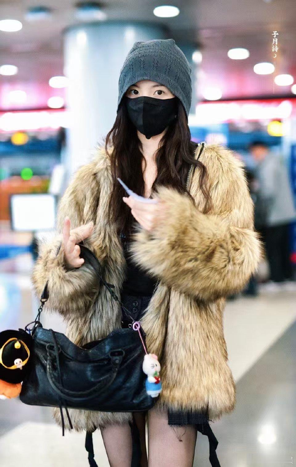 杨超越冷帽杨超越皮草穿搭杨超越冷帽，哇塞，