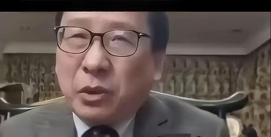 高志凯最近一句话，算是把某些"精英"的底裤给扒下来了——部分人在海外拴着利益链子