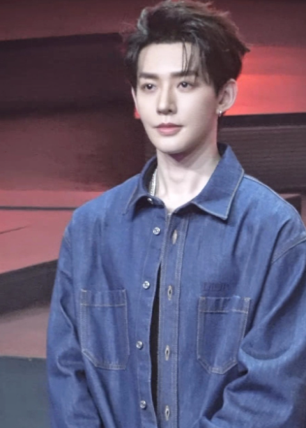 邓为，感觉特别有内涵，内核很稳的一个人