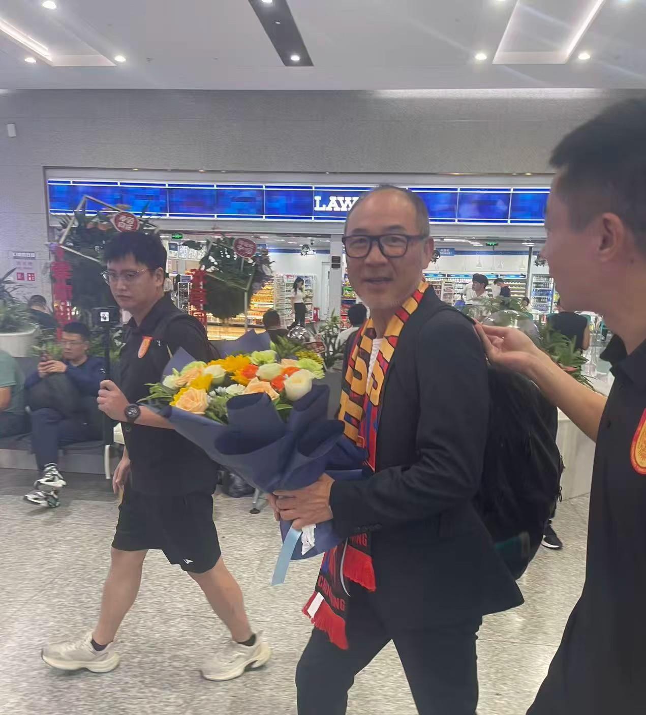 不知道为什么，张外龙一回来，我感觉一切都稳了，心安了，我们重庆队的底蕴回来了，我