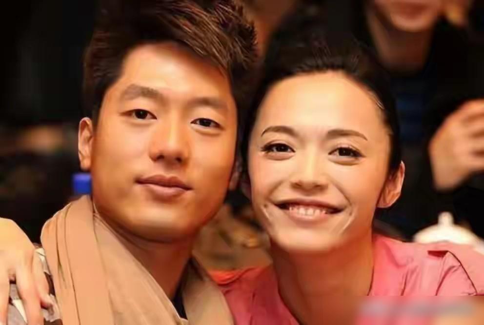 姚晨和曹郁官宣离婚的消息，把当年那桩狗血离婚旧案又推上了风口浪尖。2011