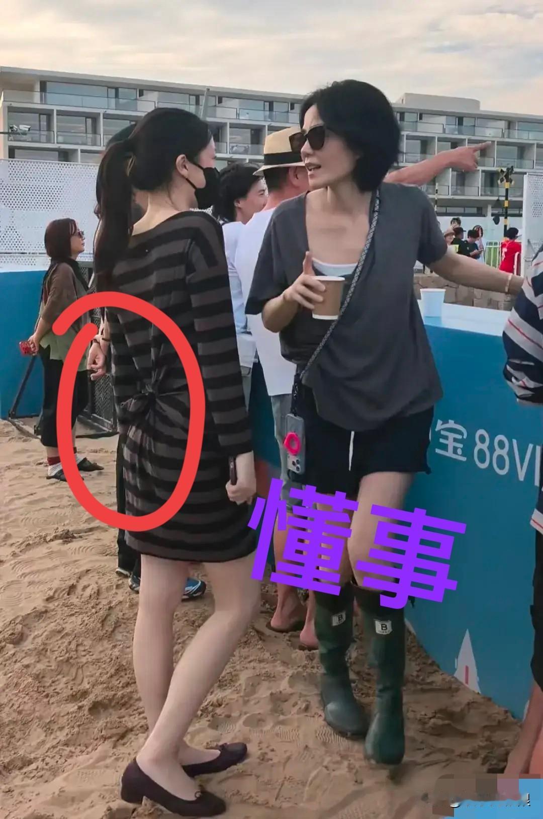 李嫣懂事的让人心疼！作为天后王菲、李亚鹏的女儿，应该是衣食无忧的，没想到竟