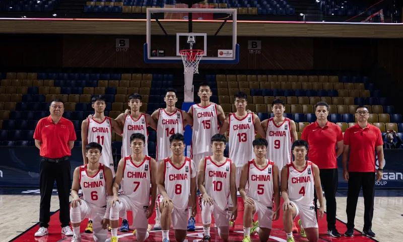 U16男篮不如直接用张懿赵杰打后卫。中国U16痛宰韩国，凭的是锋线的绝对实力，