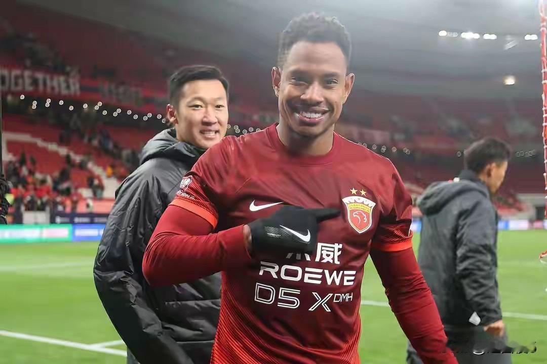 茹萨加盟成都蓉城的几个原因！茹萨，是上海海港双冠王和卫冕冠军的最大功臣之一，也