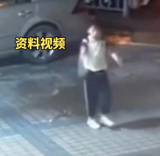 教学楼顶光伏板坠落致死学生，网友愤问：是谁批准在孩子头顶装“隐形炸弹”？