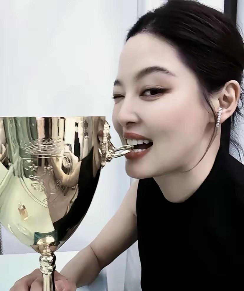 我问了学电影的朋友，辛芷蕾的威尼斯影后奖含金量有多大？我朋友说，圈内人知道这消息