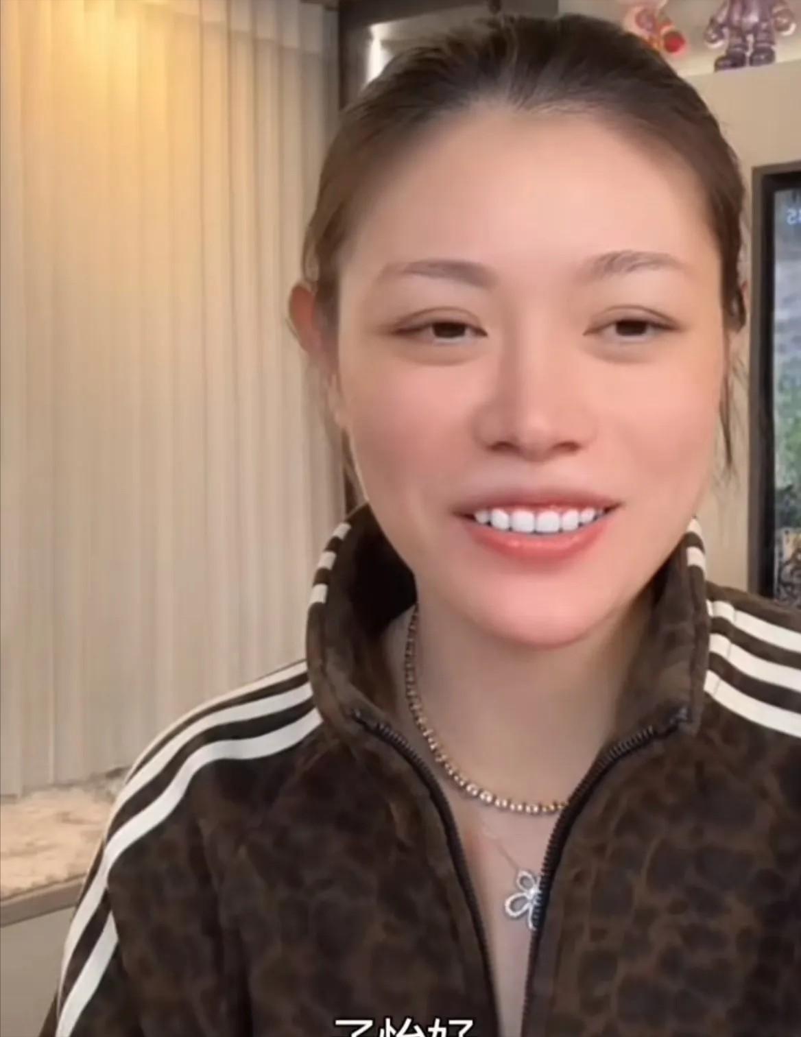 葛荟婕，感谢章子怡！4月10日下午，葛荟婕开了一场直播。有人问她：“章子怡离