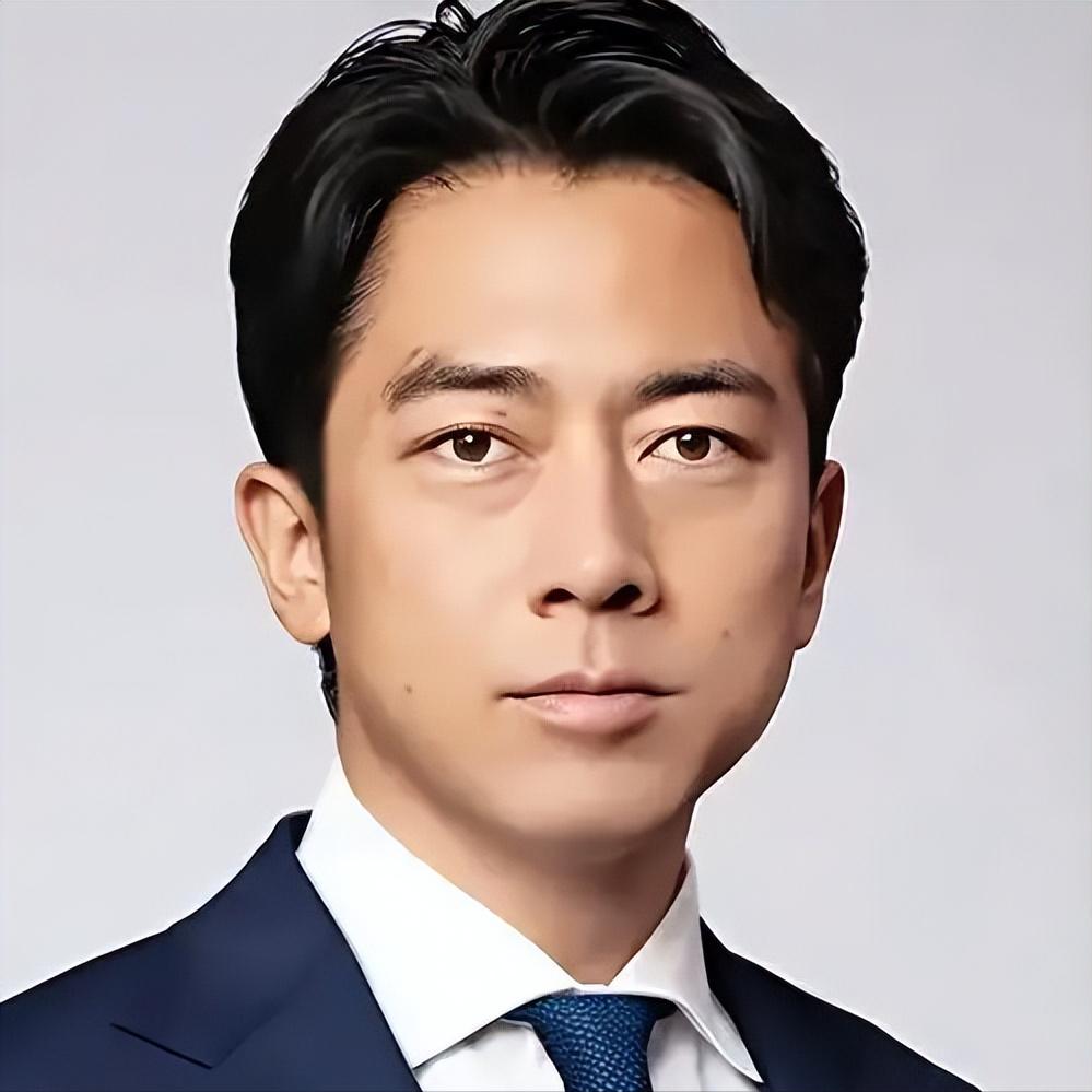 日本2026年版的《防卫白皮书》今天新鲜出炉，防长小泉进次郎在内阁会议上正式