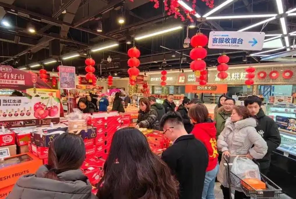 为什么我们14亿人，消费却干不过美国3亿人？这个残酷的现实背后，藏着一个扎心的