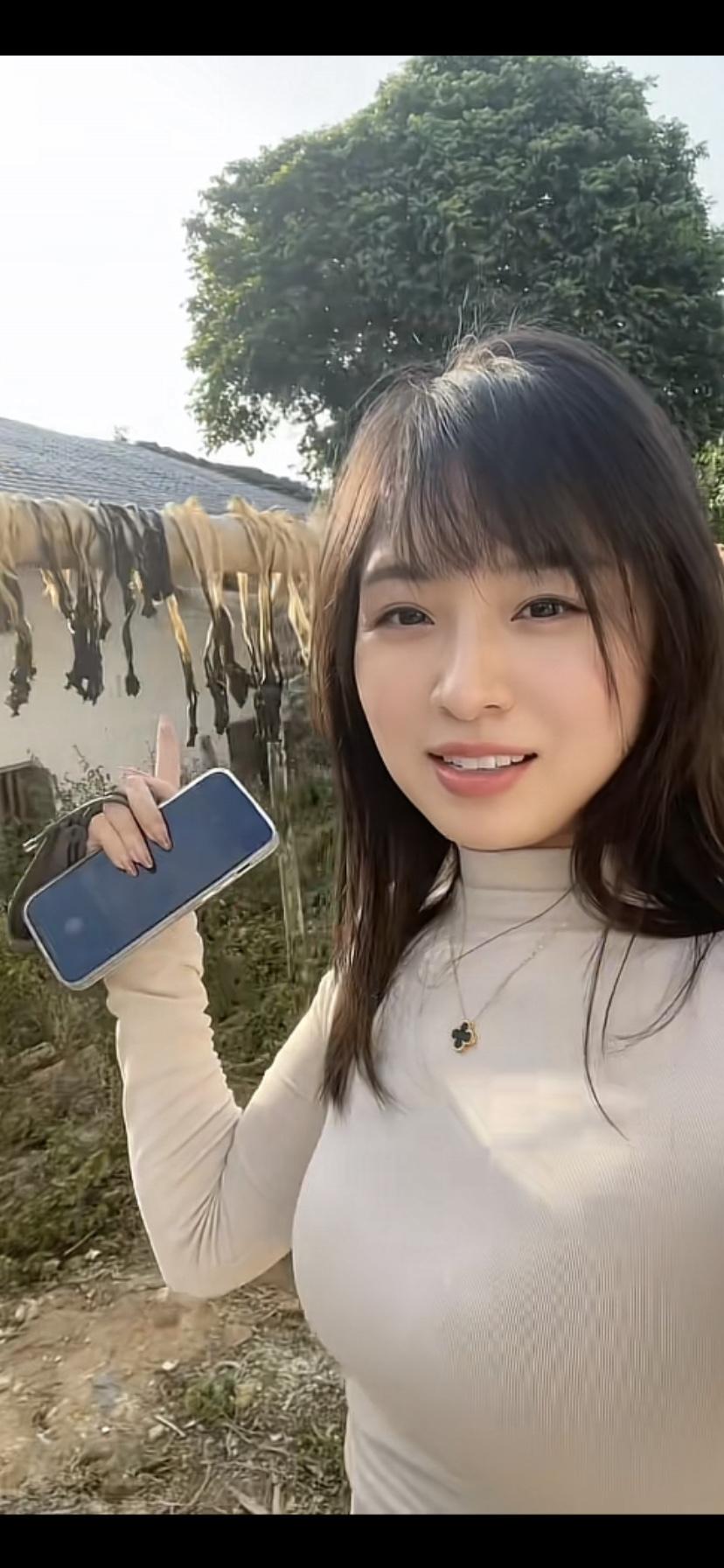 阳光明媚的一天，我在乡间自拍🌞📸