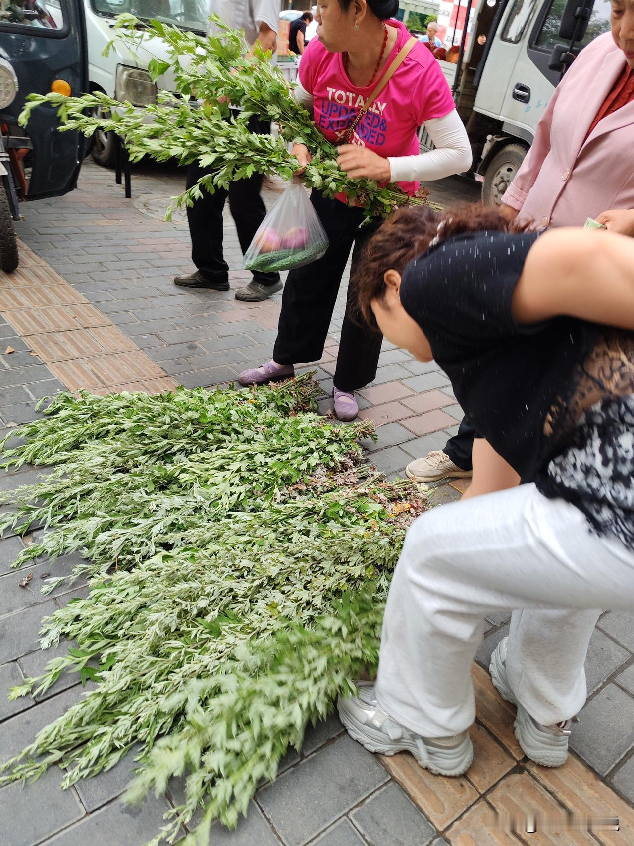 我上当了！6月18日，坐标西安。明天就是一年一度的端午节了，刚路过街头，看到有