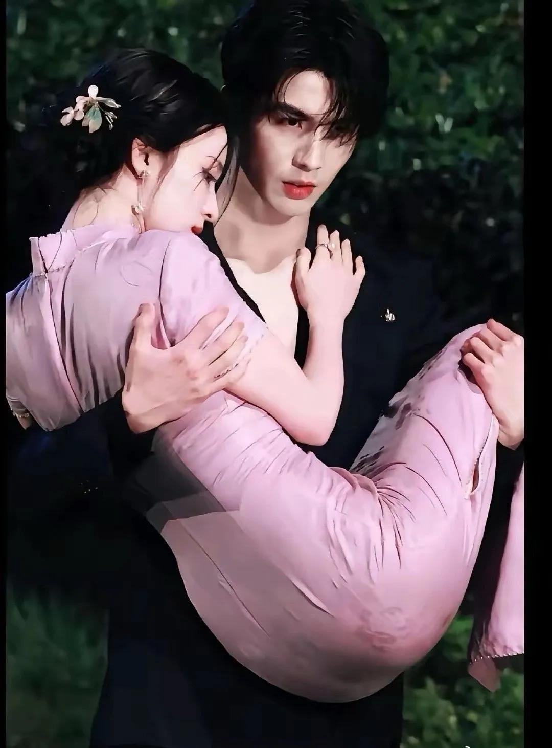 同样是公主抱，王楚然和赵今麦的画风怎么有点不一样啊你认为最美的照片一个好女人