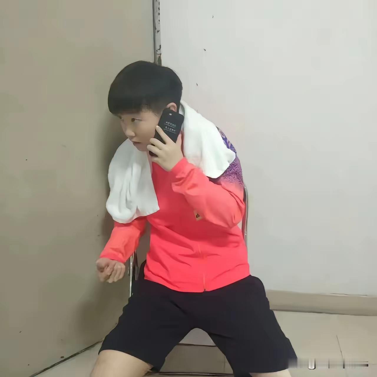 谁把莎莎拍成了这样？[捂脸哭]莎莎向来以落落大方示人，所以人们称她为莎局。万万