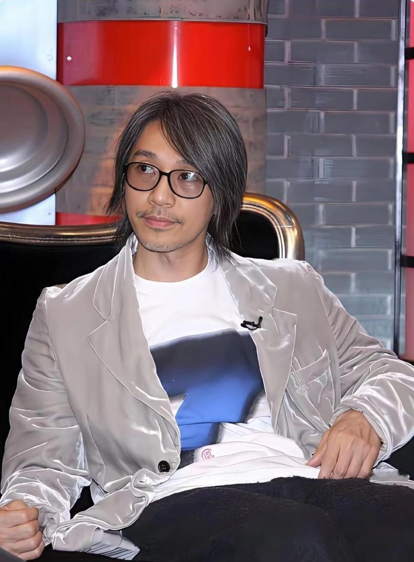 王晶的一句话，将周星驰63岁仍未婚的真相道了个明明白白！并非他忘不掉罗慧娟，也不