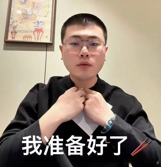 这俩人吃商恐在我之上看着两人讨论各地风味很有收获。他们对不同菜系的特点和烹饪手法