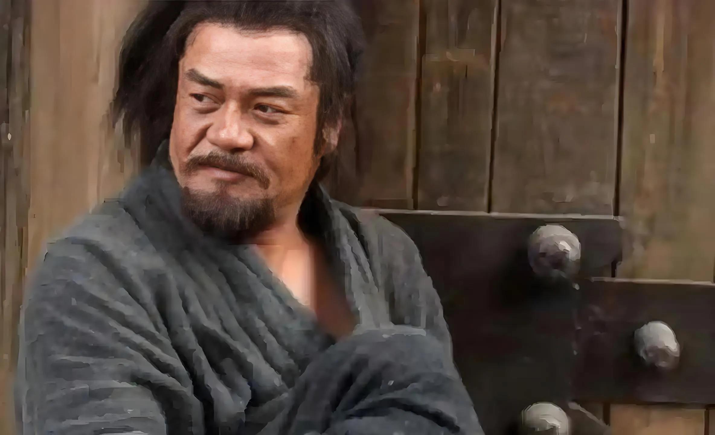 到底什么是帝王心术？举个例子，曹无伤耍了一次两面派就被杀了，项羽光明磊落