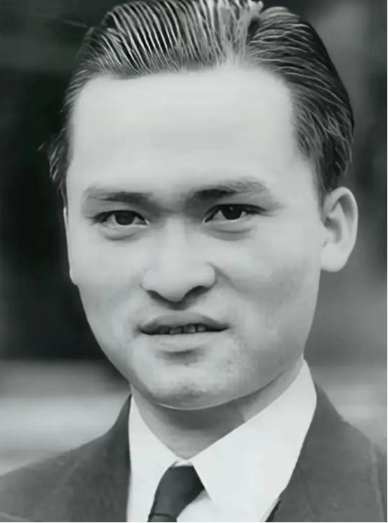 1942年，一名24岁的中国船员掉入北大西洋，靠着吃生鱼喝鸟血强撑了133天，然