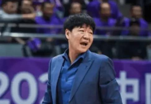 山东男篮两胜一负结束了夏季联赛，山东男篮主教练邱彪，在接受采访时，重点表扬了谢智