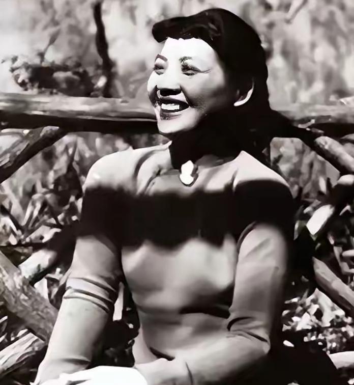 她是最不像特工的女地下党，当年党组织派她潜伏南京，没想到她却打了三年麻将