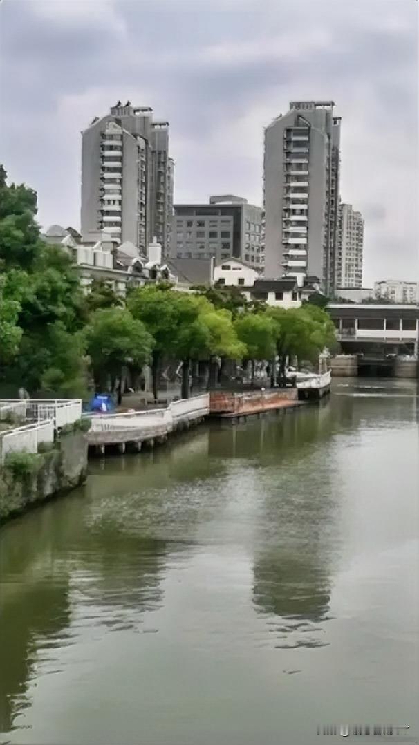 无锡这10年的房价，简直是坐了趟过山车！2015年那时，均价不过6000多一