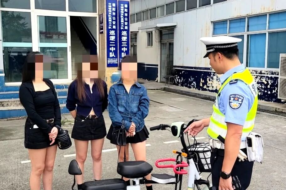 违规还发视频炫耀? 三女被警方处罚