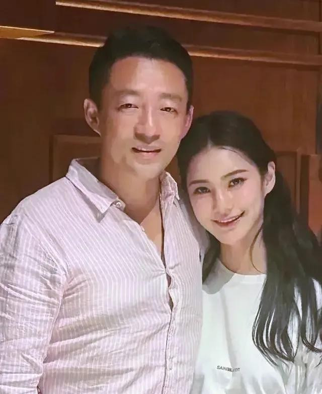 汪小菲取消婚礼专注事业曾经的恩爱夫妻，如今却形同陌路，汪小菲和现任妻