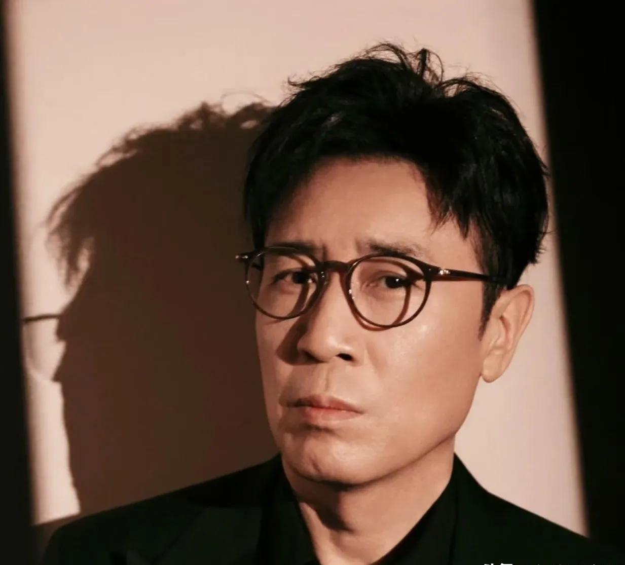 有件事情。我实在想不明白。昨晚的央视中秋晚会我从头看到尾，歌曲听了一整晚，于我而