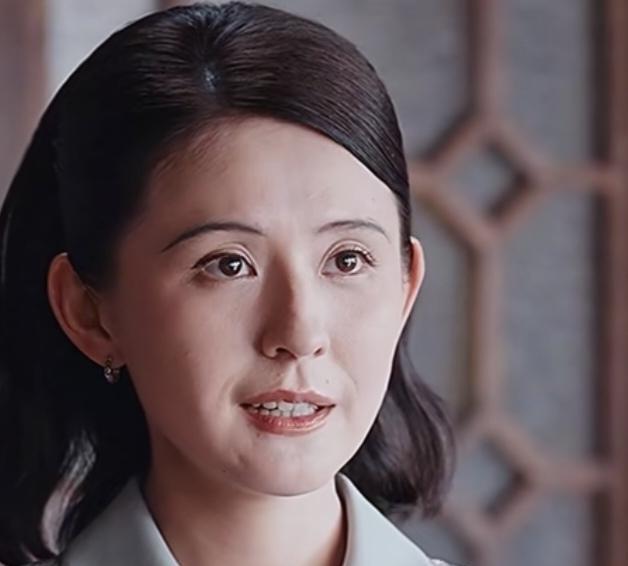 《灼灼韶华》，韶华终于答应加入闻氏大药房。闻知秋一心想和上海最大的药商田记合作
