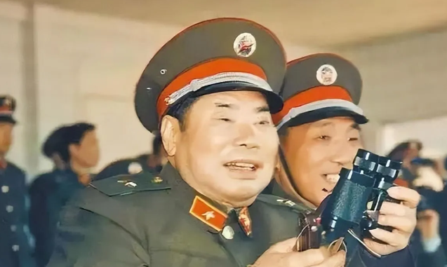 杨得志是军政双优的开国上将，非常受到中央领导器重。1979年，他作为昆明军区司令